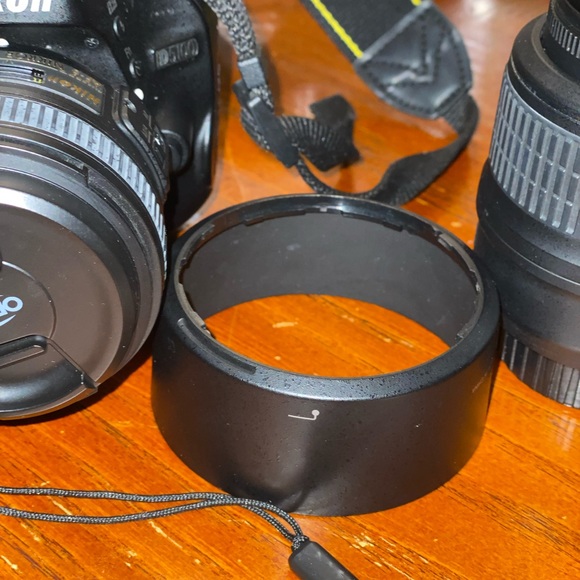 SOLD - D5100 Nikon with extra lens - Picture 2 of 7